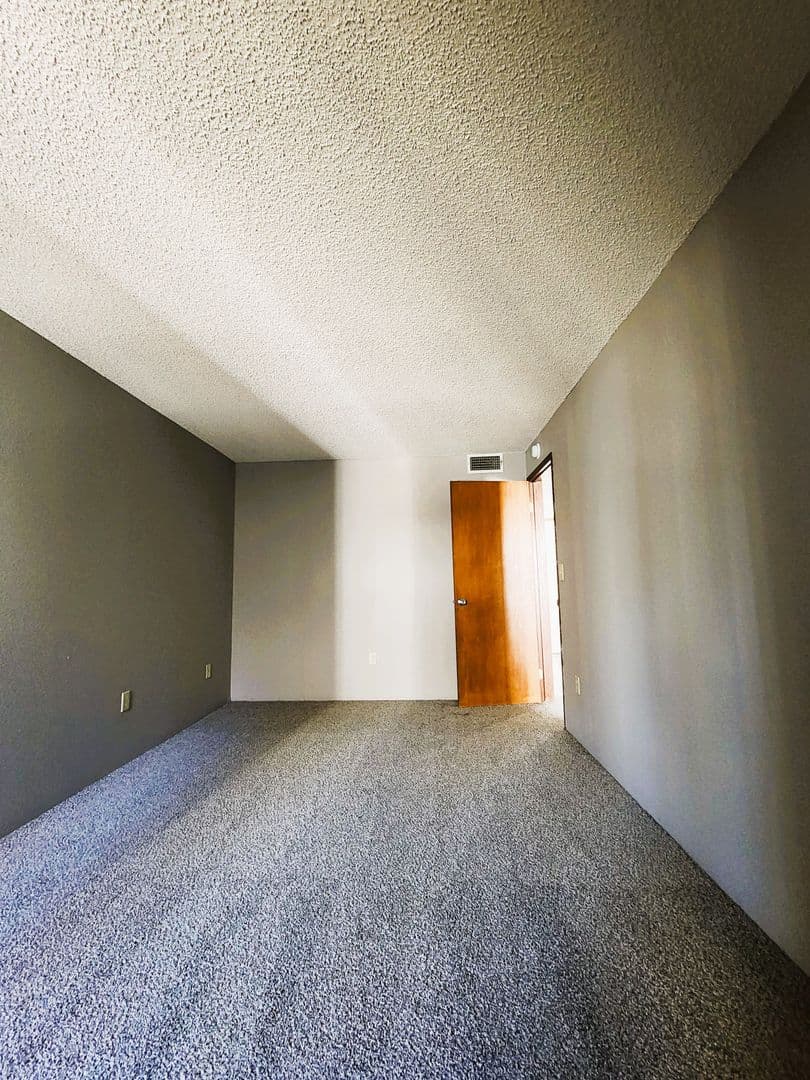 Richland Apartment: 1650 Mowry Square
