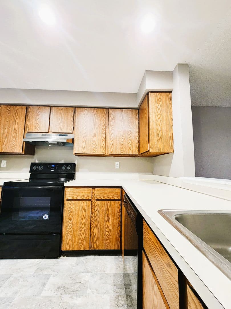 Richland Apartment: 1650 Mowry Square