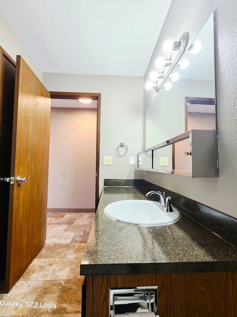 Richland Apartment: 1650 Mowry Square