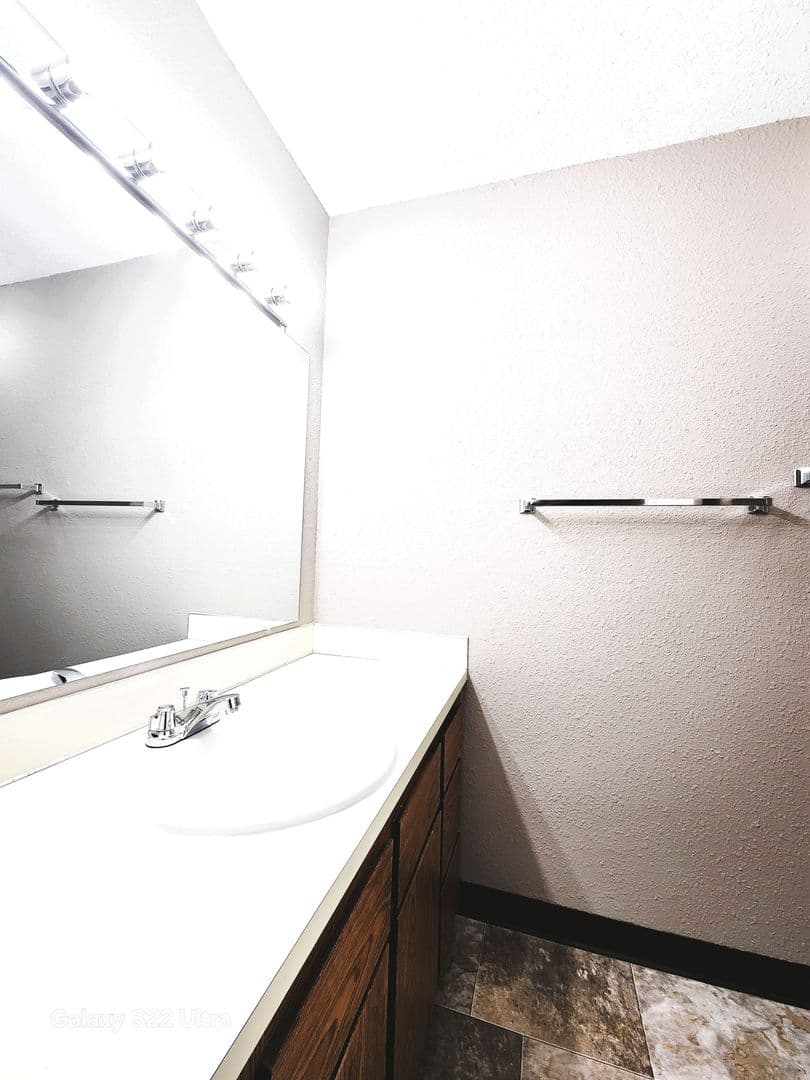 Richland Apartment: 1650 Mowry Square