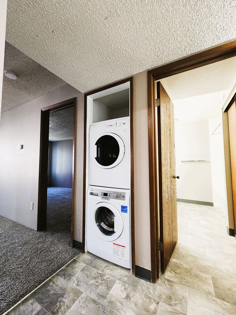 Richland Apartment: 1650 Mowry Square