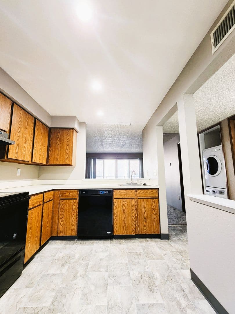 Richland Apartment: 1650 Mowry Square