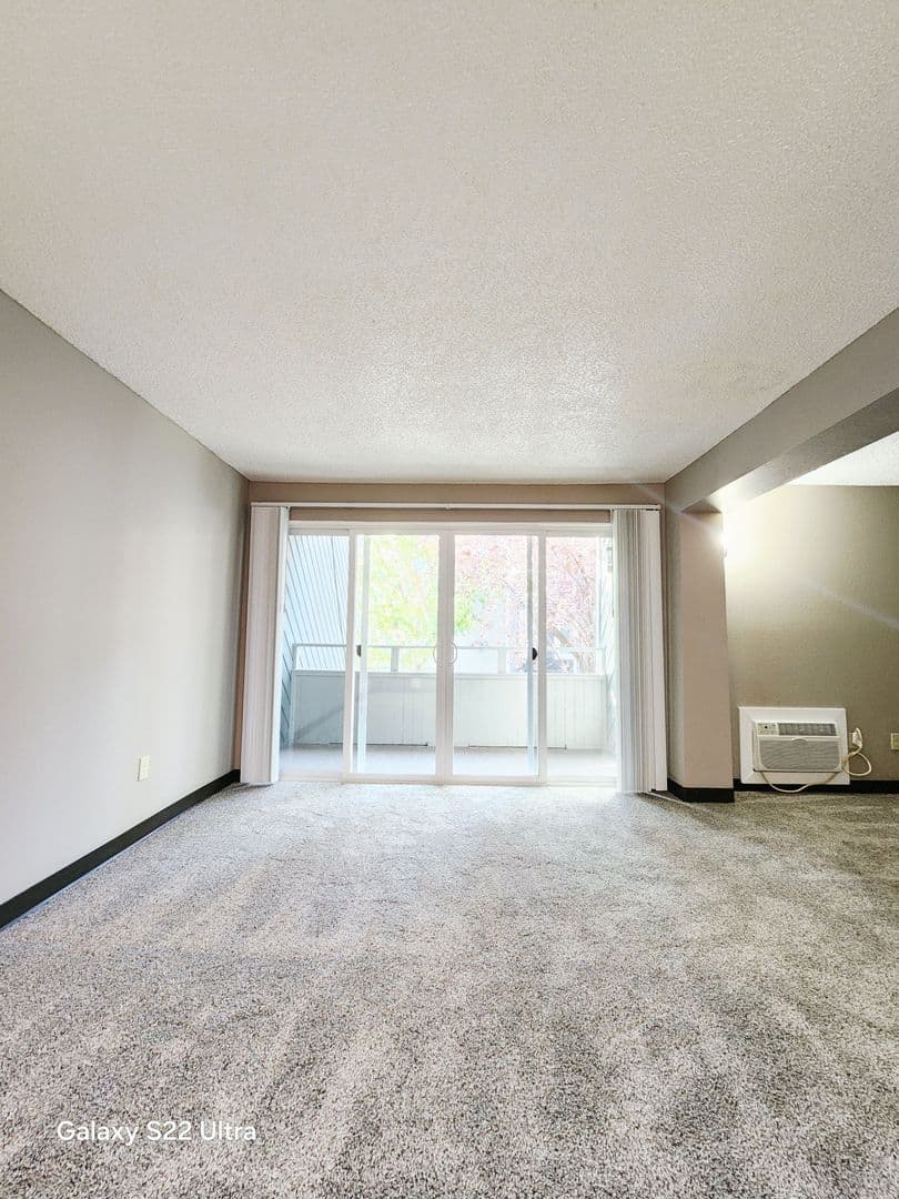 Richland Apartment: 1650 Mowry Square