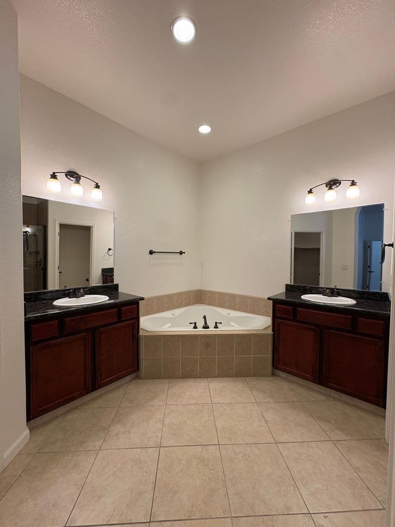 Turlock House: 1161 Hedstrom Rd