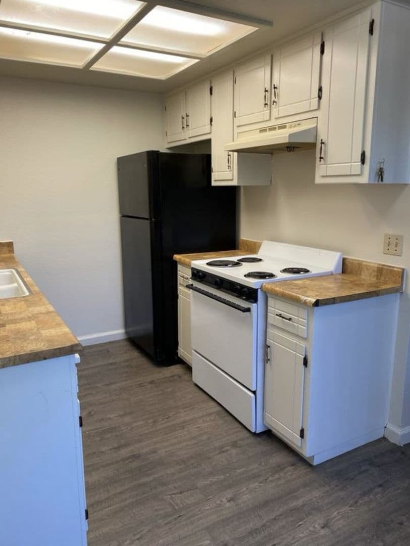 Atwater Apartment: 634 Cedar Ave