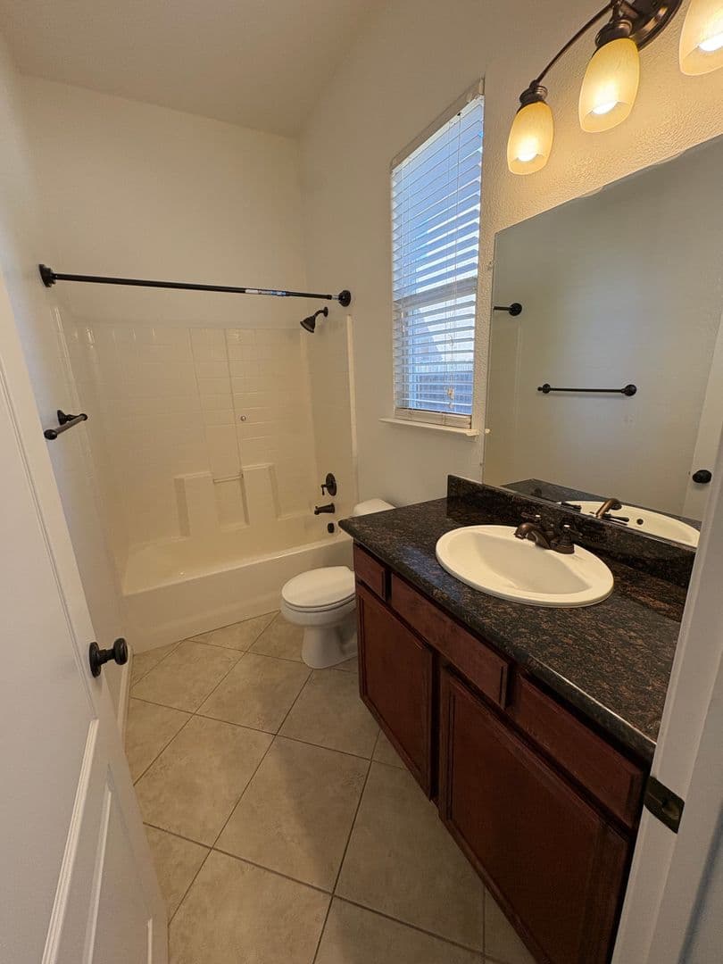 Turlock House: 1161 Hedstrom Rd