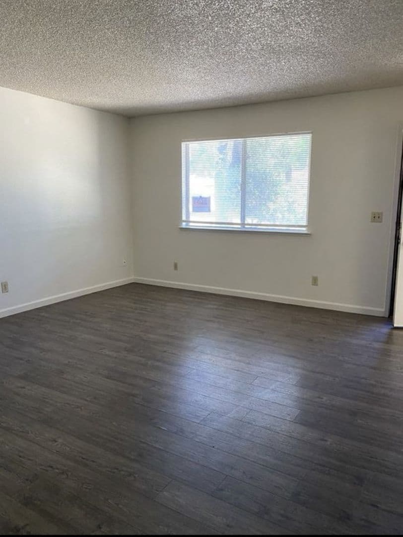 Atwater Apartment: 634 Cedar Ave