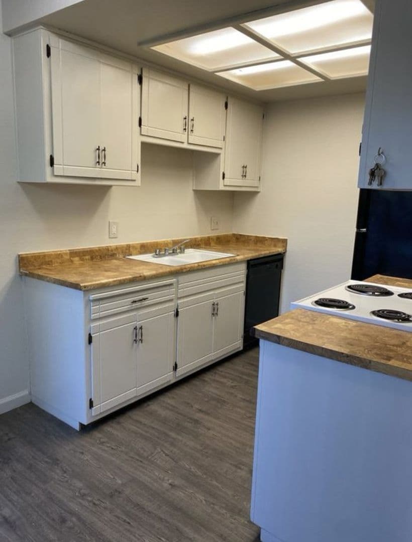 Atwater Apartment: 634 Cedar Ave