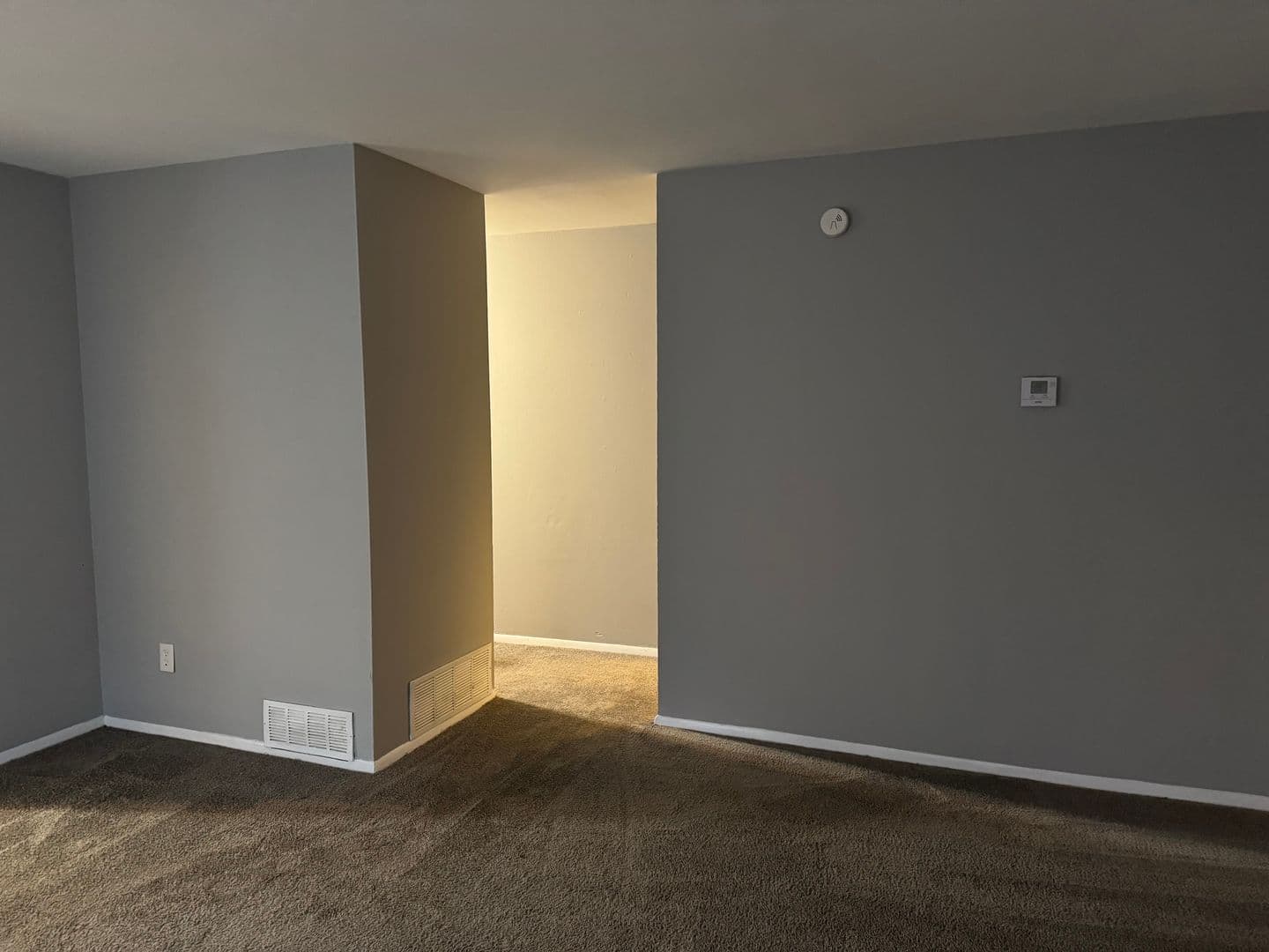 Independence House: 1521 N Hocker Avenue