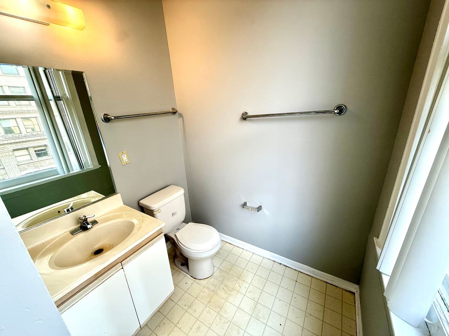 Omaha Apartment: 305 South 16th Street