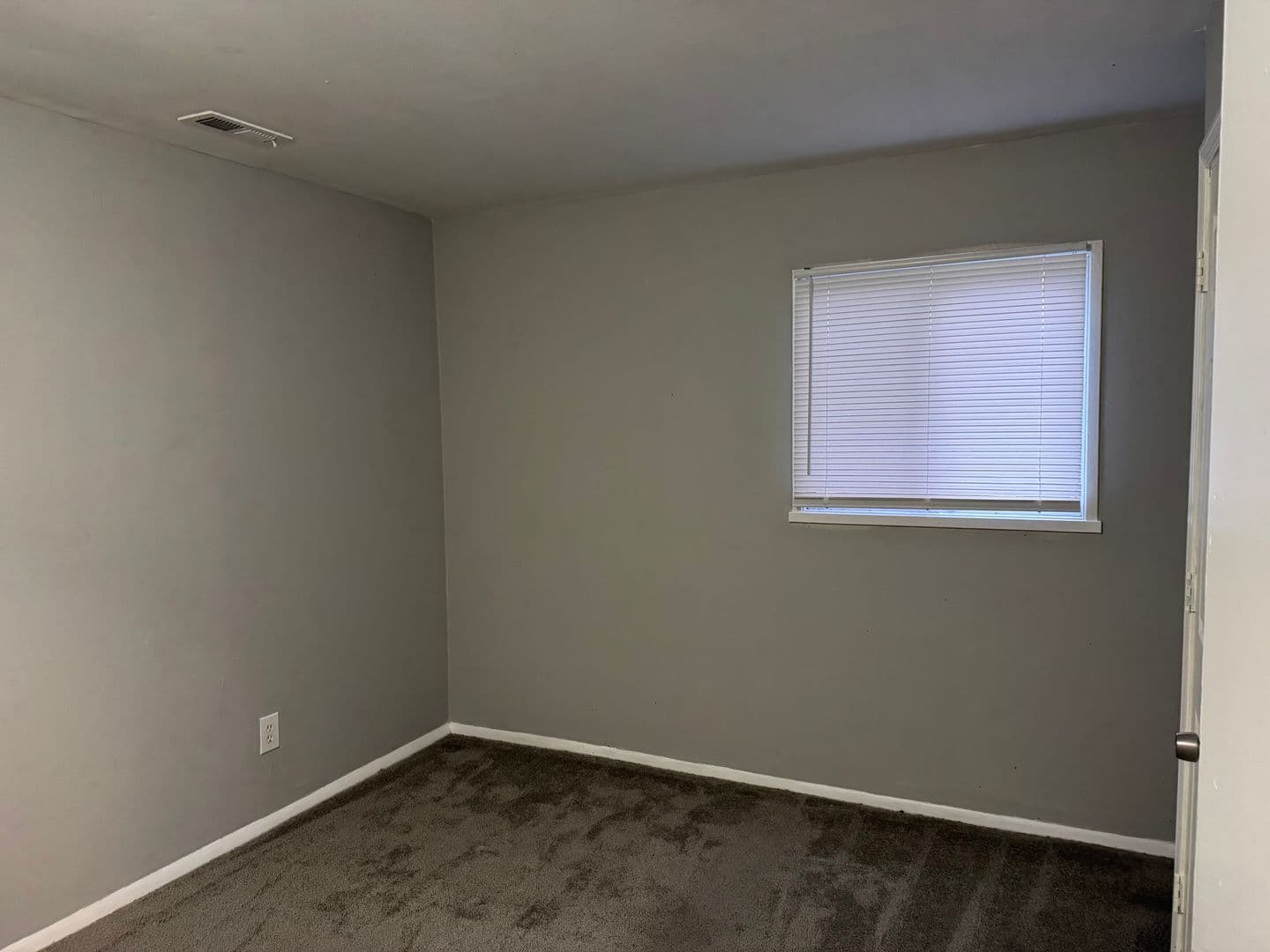 Independence House: 1521 N Hocker Avenue