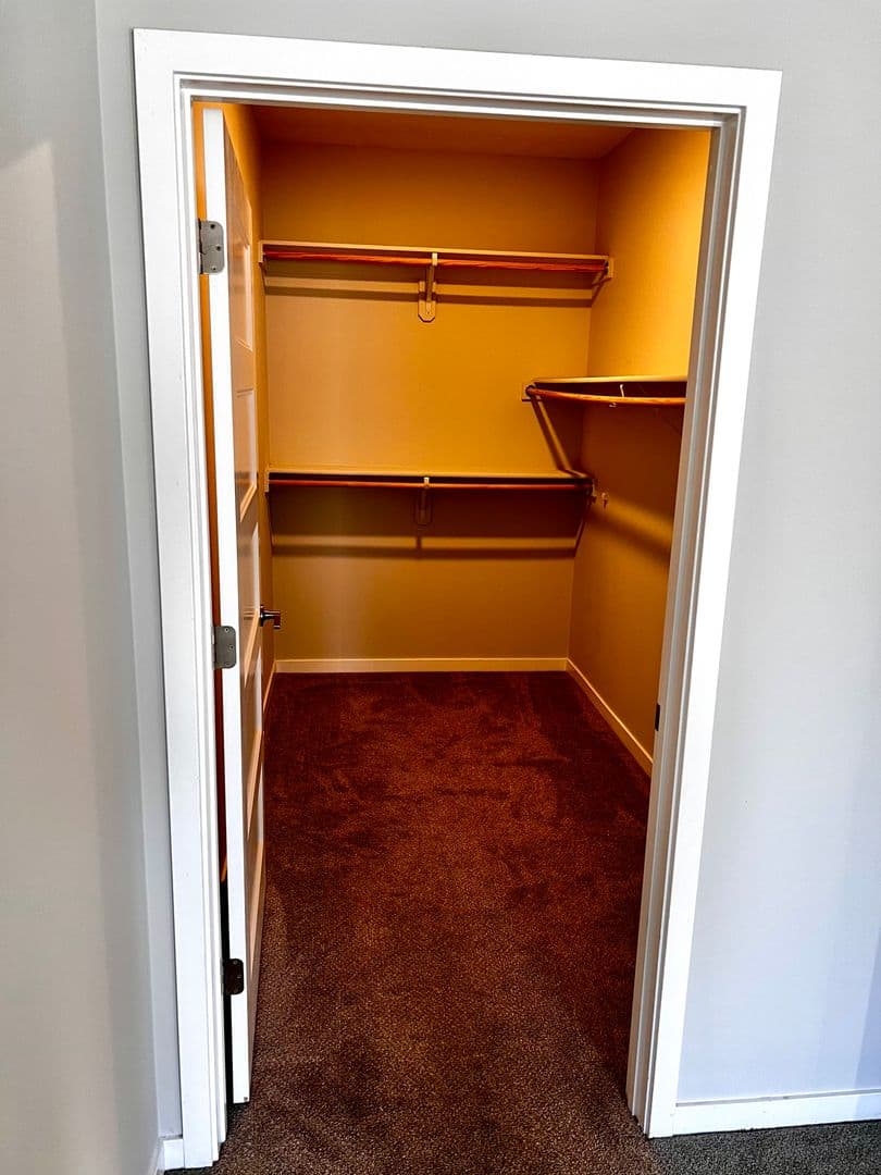 Omaha Apartment: 3412 Dodge Street