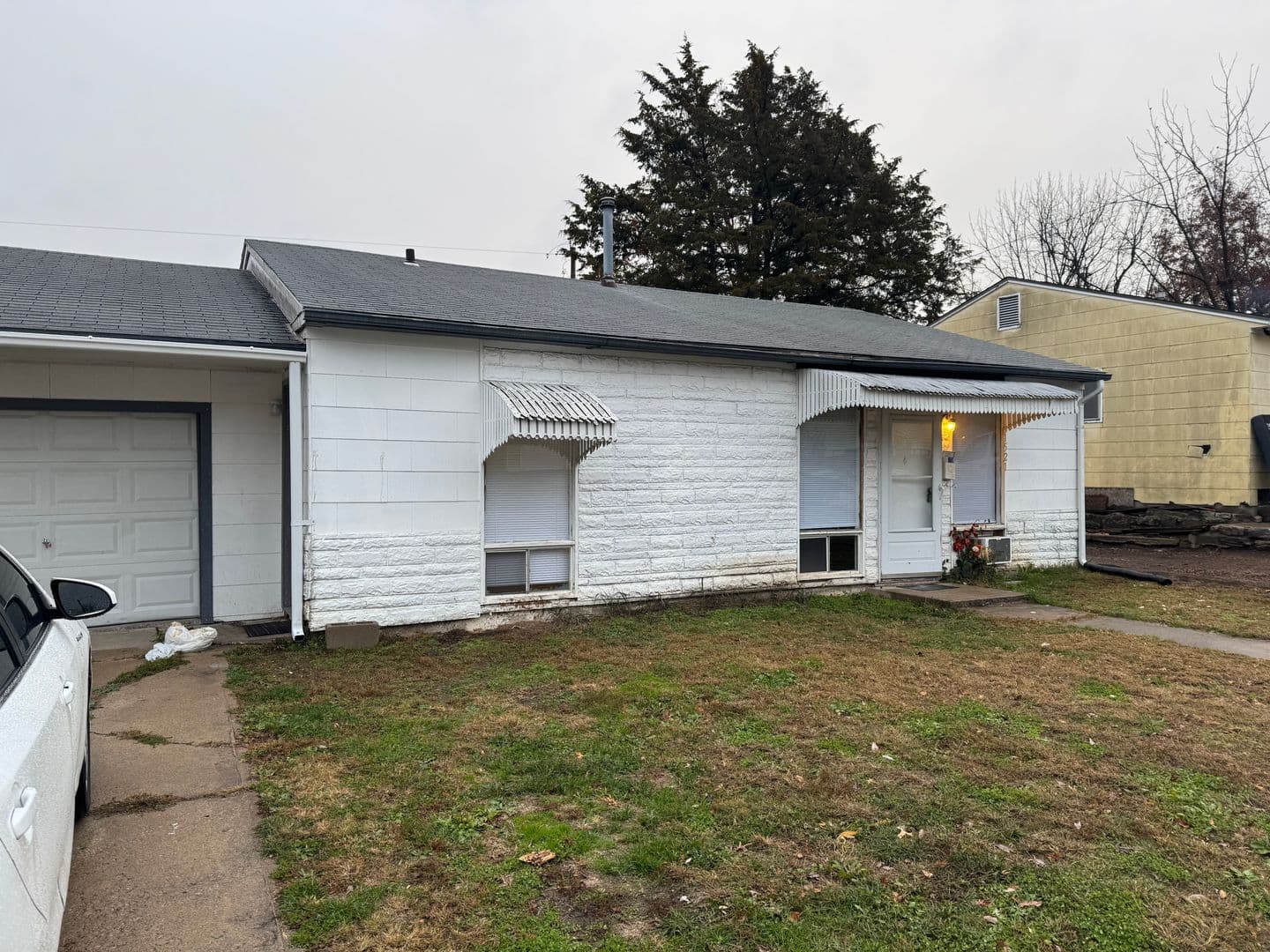 Independence House: 1521 N Hocker Avenue