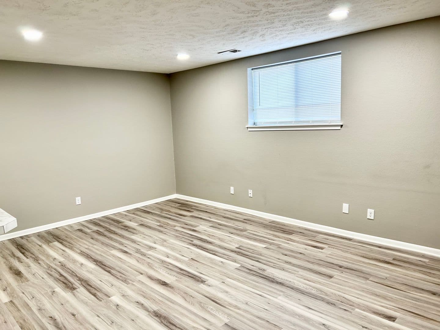 Omaha Apartment: 4813 Underwood Avenue
