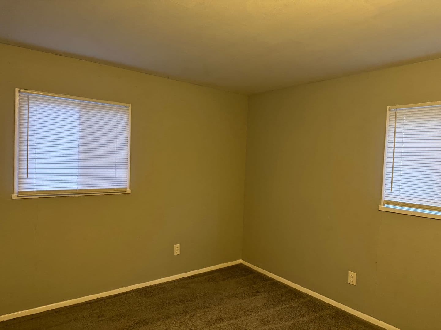 Independence House: 1521 N Hocker Avenue