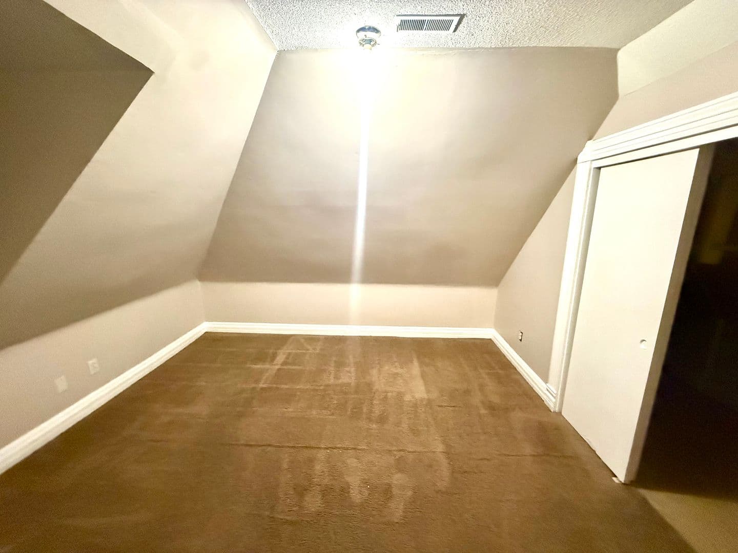 Omaha Apartment: 3608 Jackson Street
