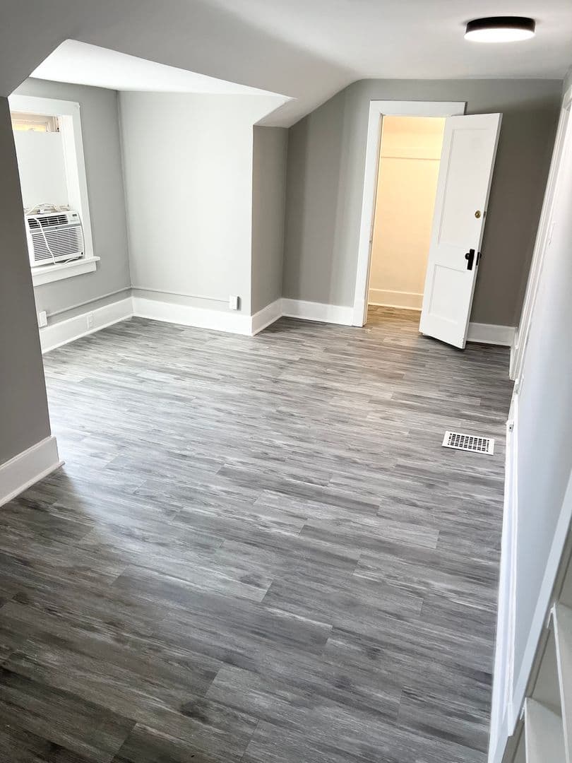 Omaha Apartment: 3701-3705 Jones St
