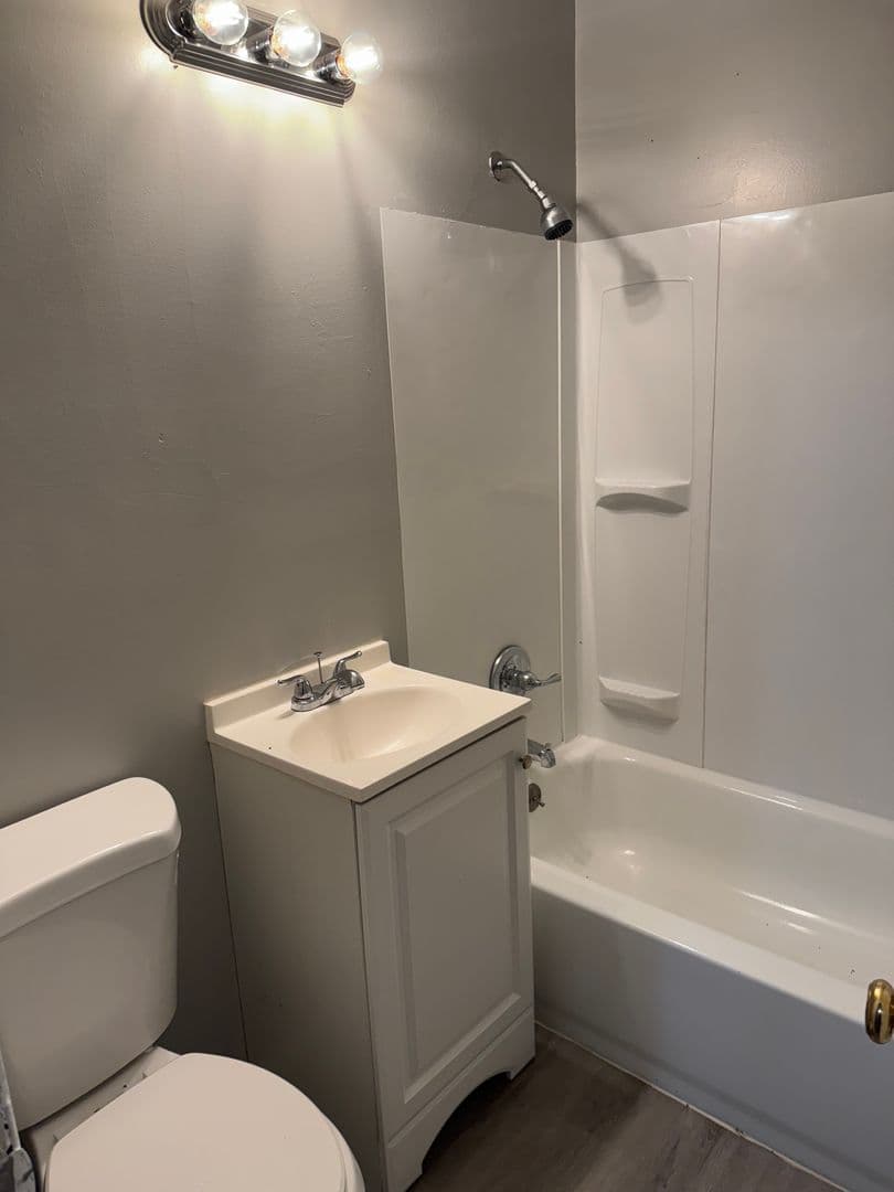Independence House: 1521 N Hocker Avenue