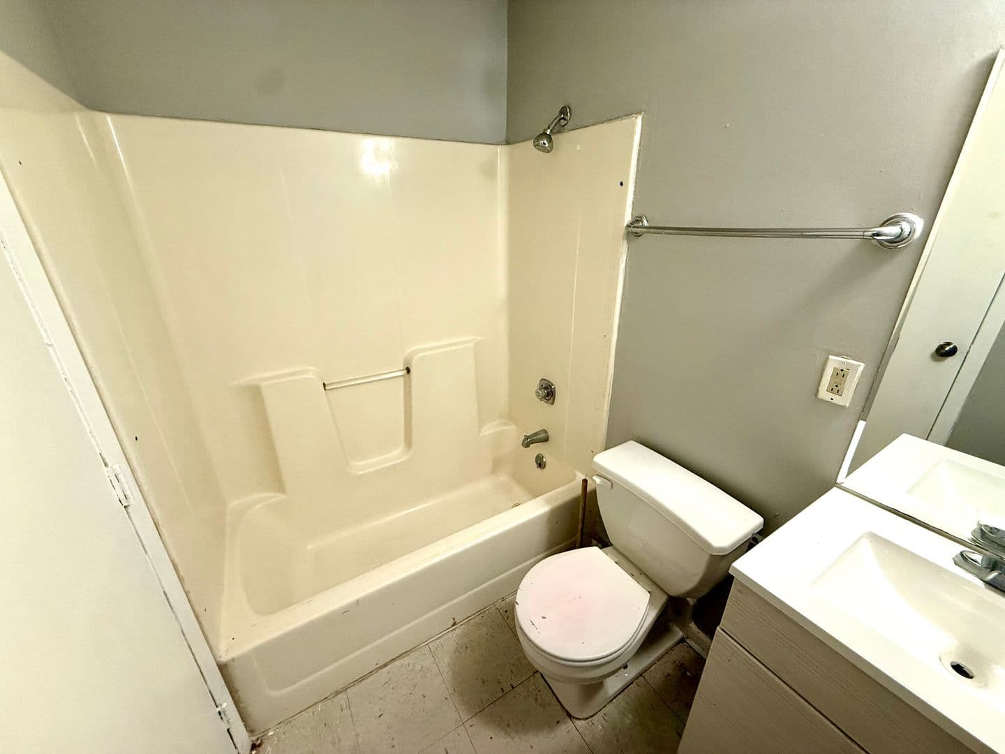 Omaha Apartment: 305 South 16th Street