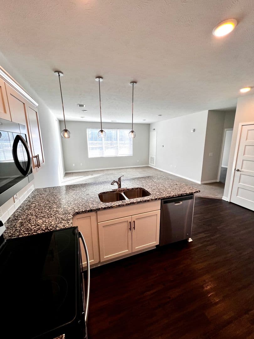 Omaha Apartment: 3412 Dodge Street
