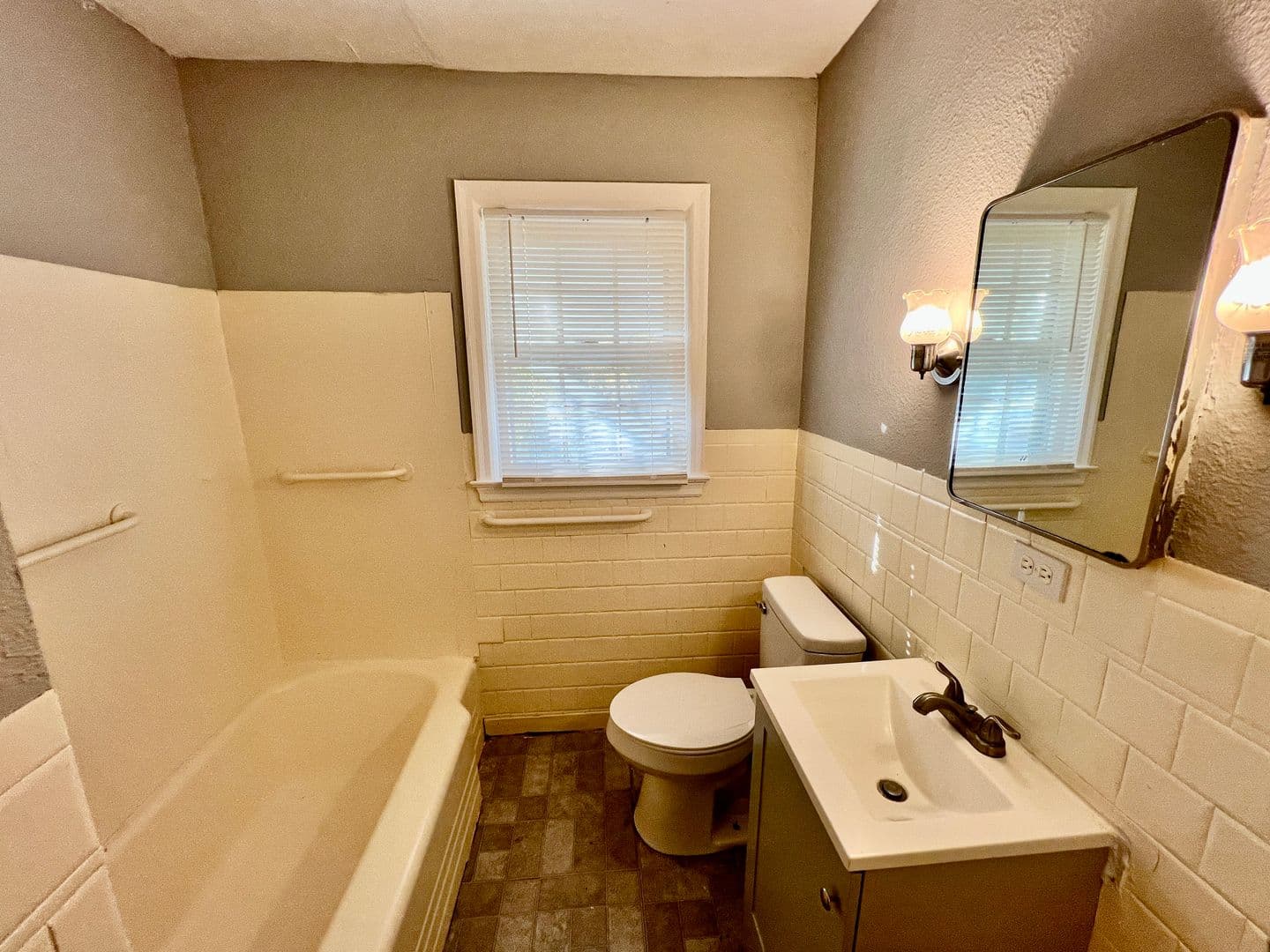 Independence House: 2304 S Hall Road