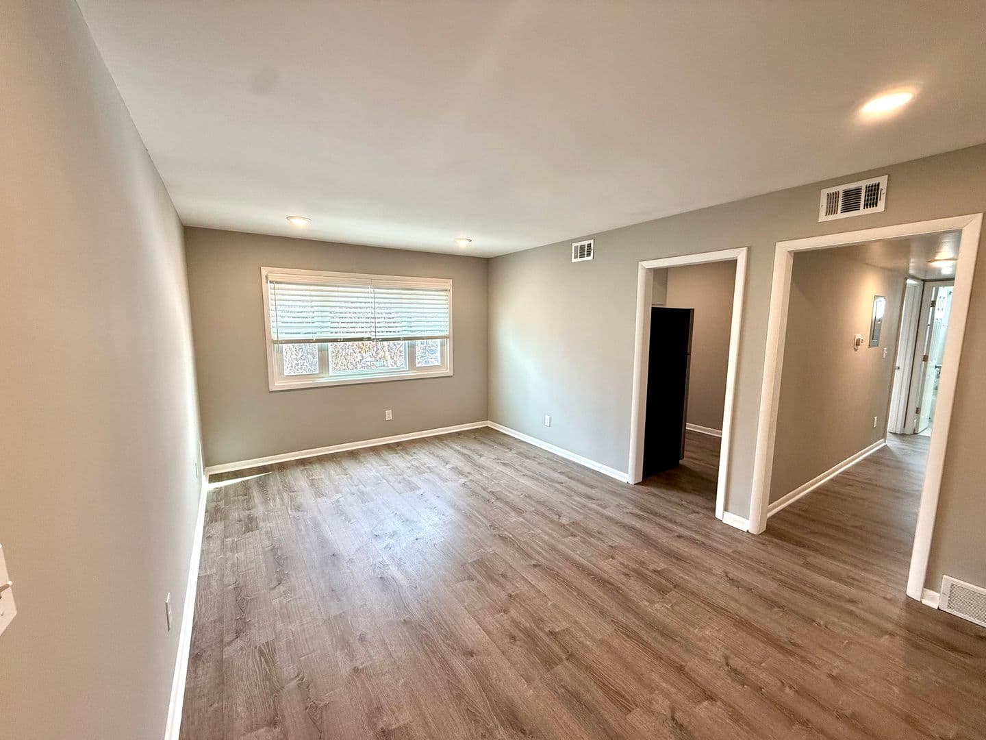Omaha Apartment: 3569-3571 Davenport St