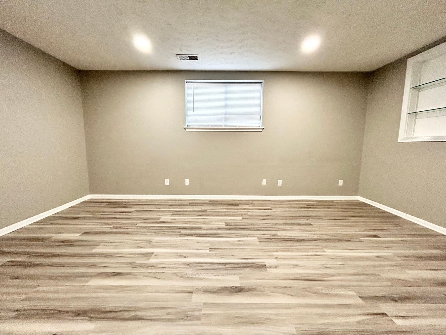 Omaha Apartment: 4813 Underwood Avenue