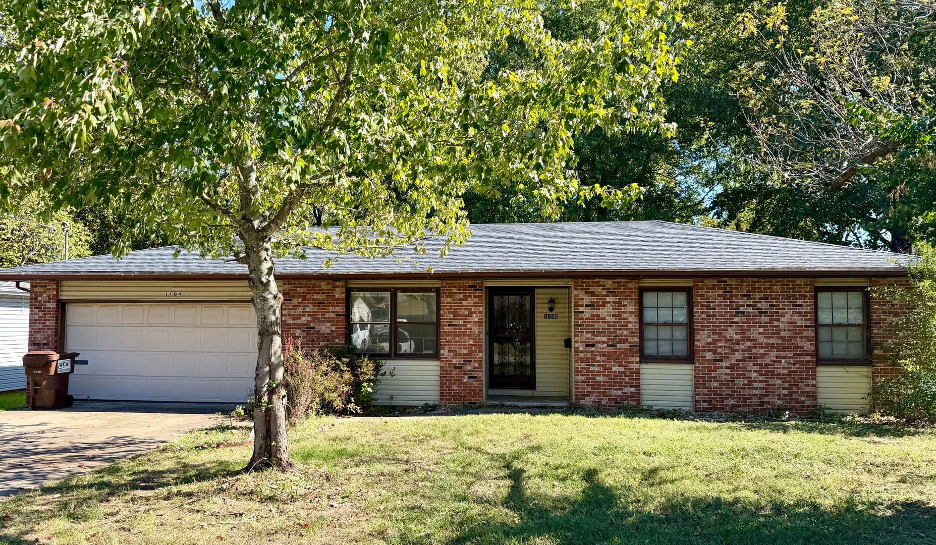 Springfield House: 1104 S Paula