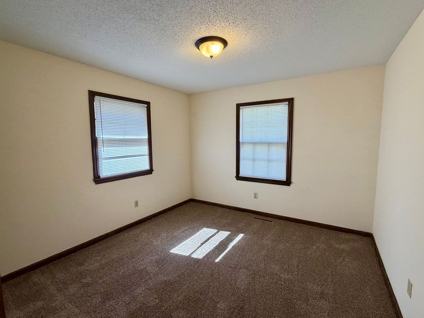 Springfield House: 1104 S Paula