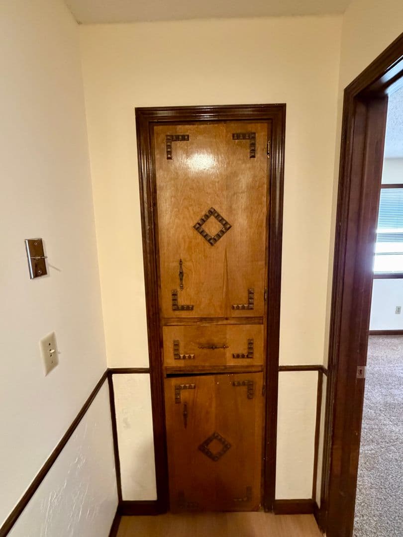 Springfield House: 1104 S Paula