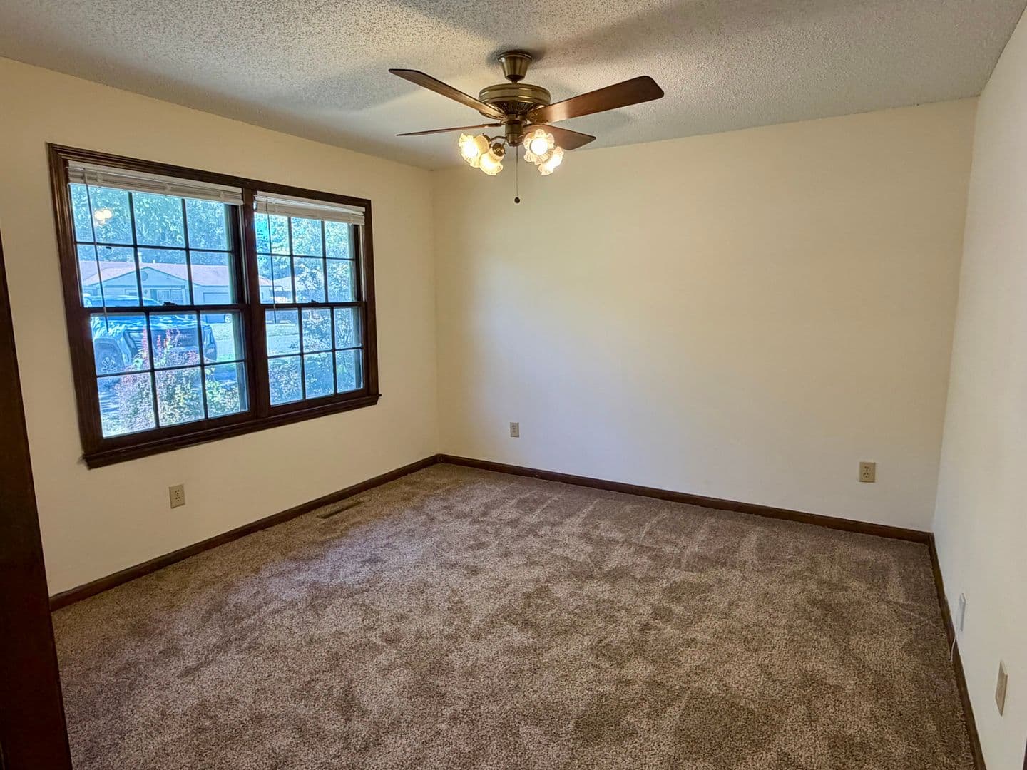 Springfield House: 1104 S Paula