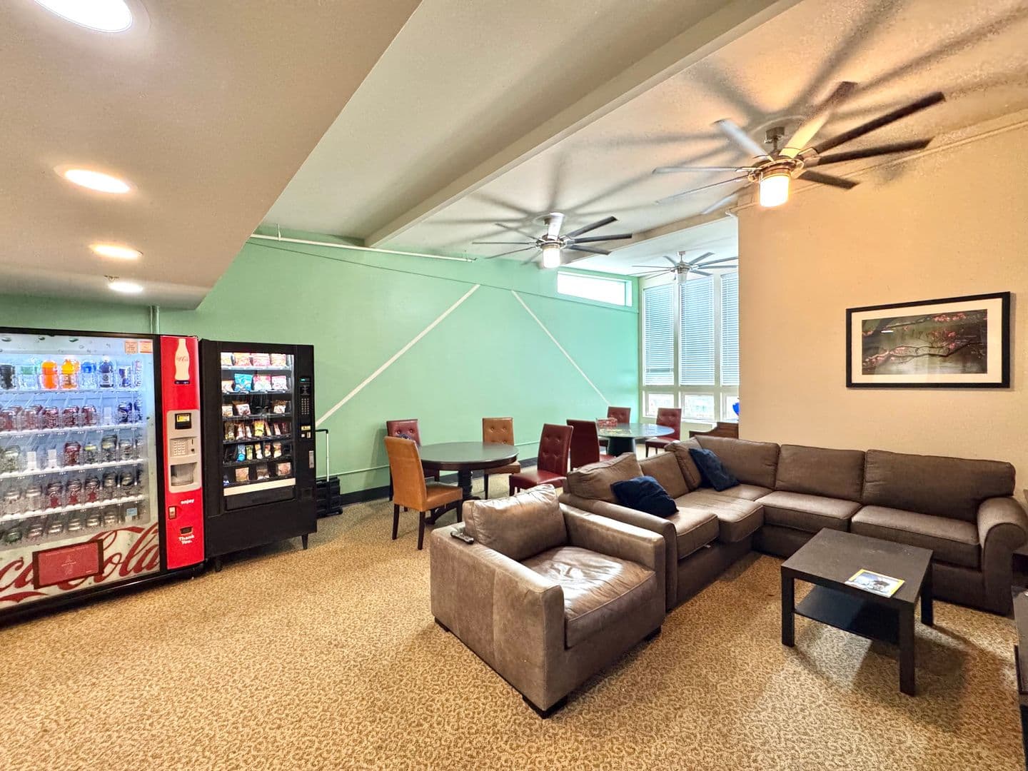 Everett Apartment: 3515 Hoyt Ave