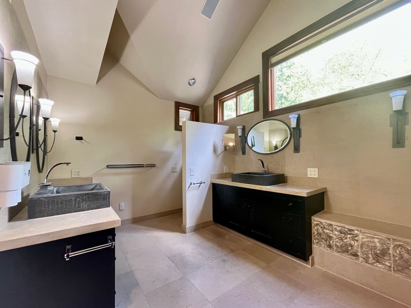 Sammamish House: 1130 Lancaster WAY SE