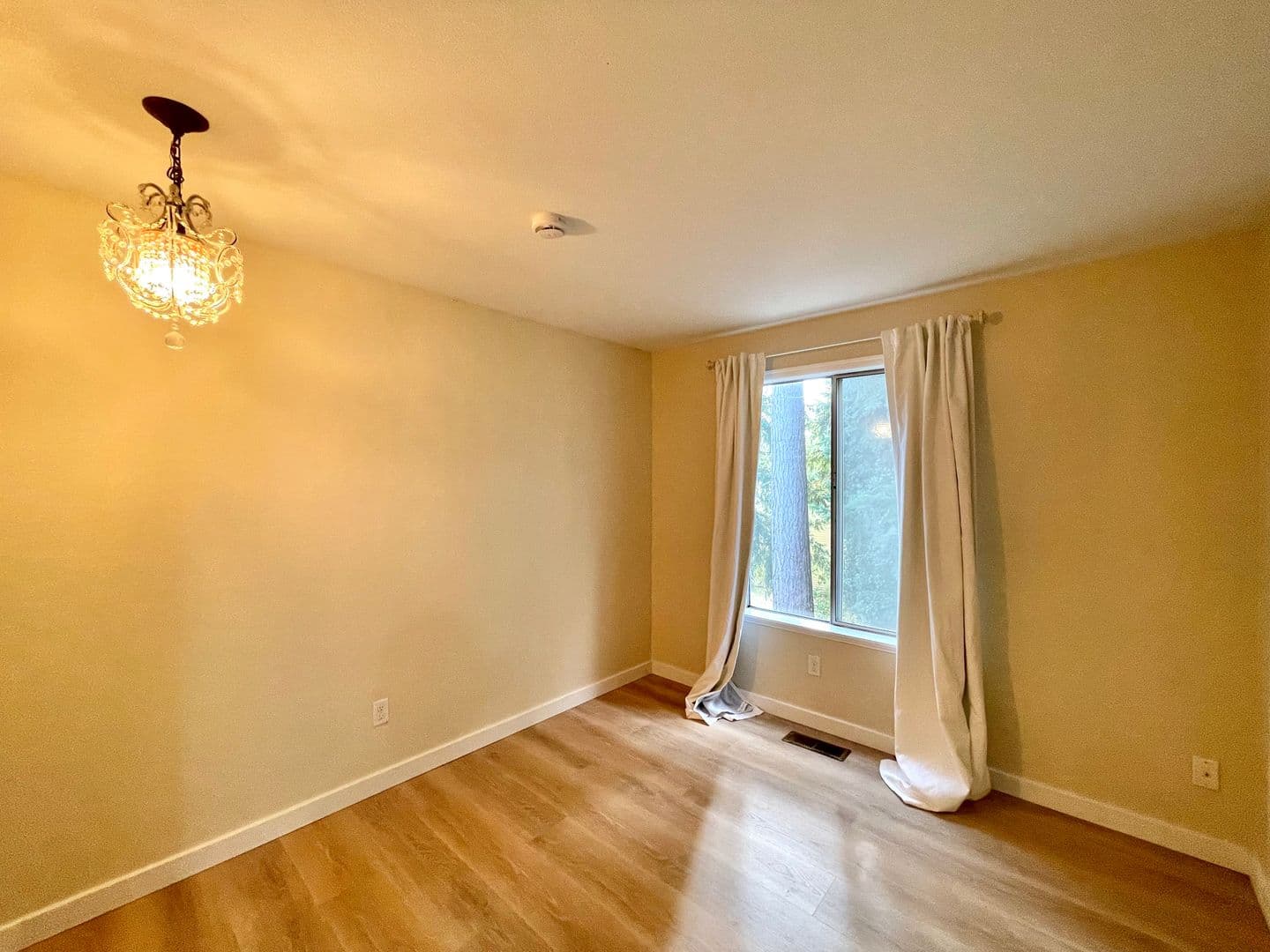 Issaquah House: 24309 SE 42nd St