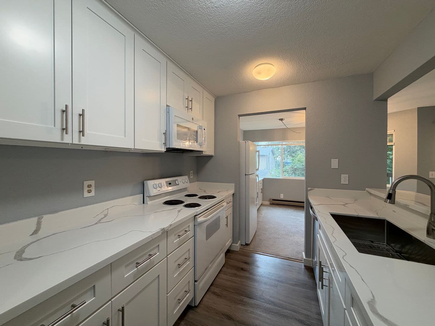 Kirkland Apartment: 725 9th Ave S, Unit 202,
