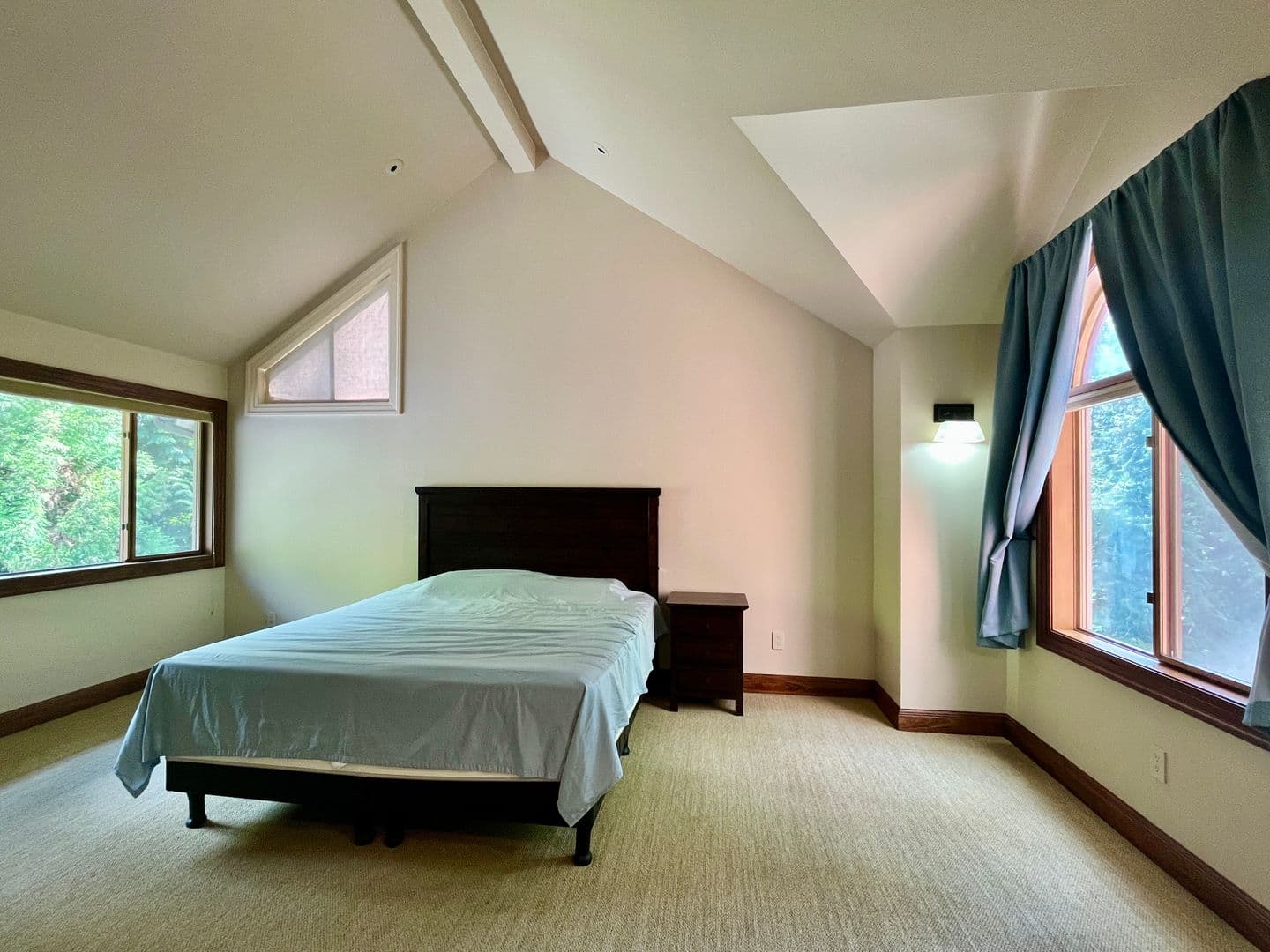 Sammamish House: 1130 Lancaster WAY SE