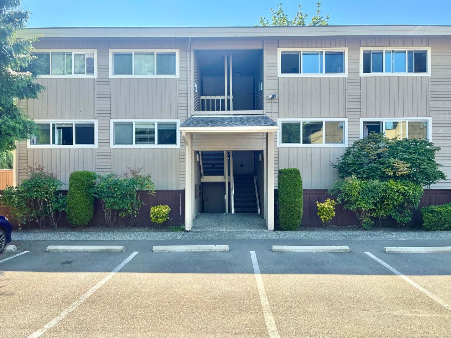 Kirkland Apartment: 725 9th Ave S, Unit 202,