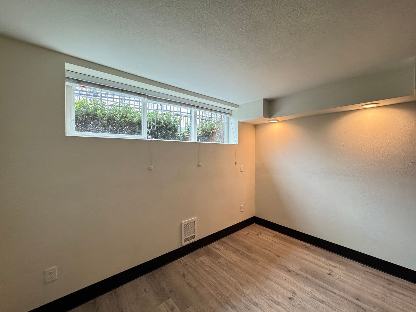 Everett Apartment: 3515 Hoyt Ave