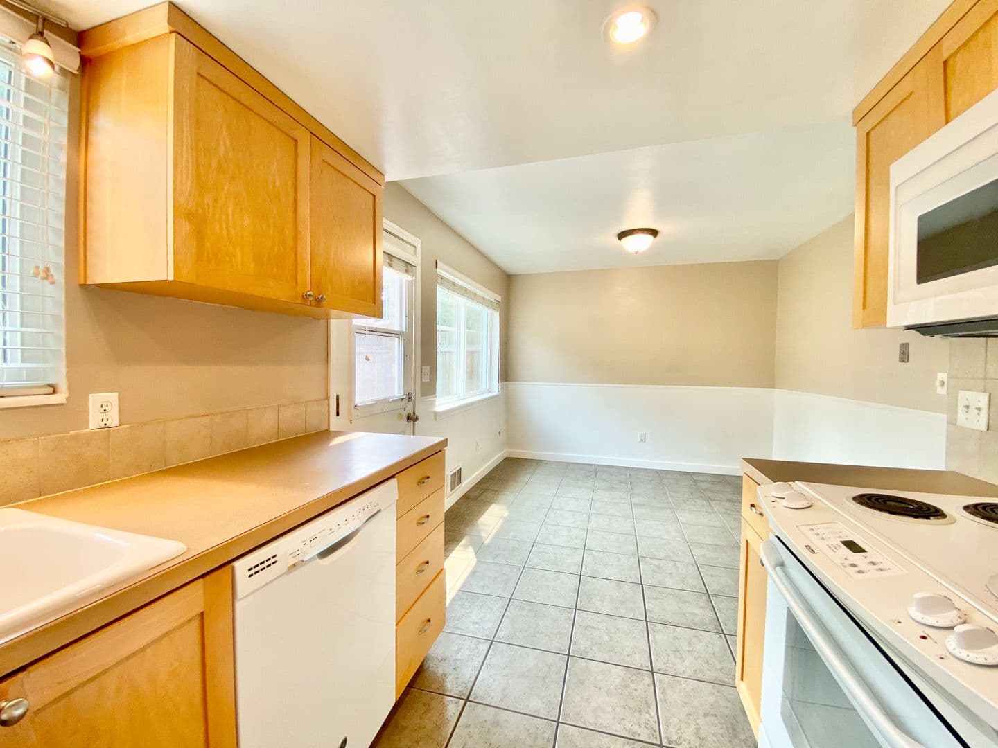 Bellevue Townhome: 12251 SE 59th St #5906