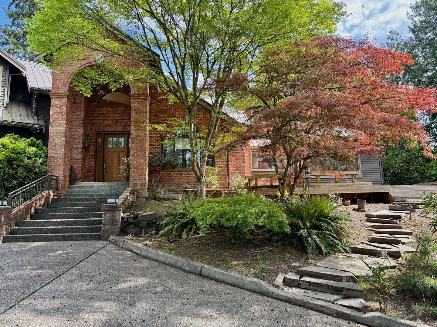 Sammamish House: 1130 Lancaster WAY SE