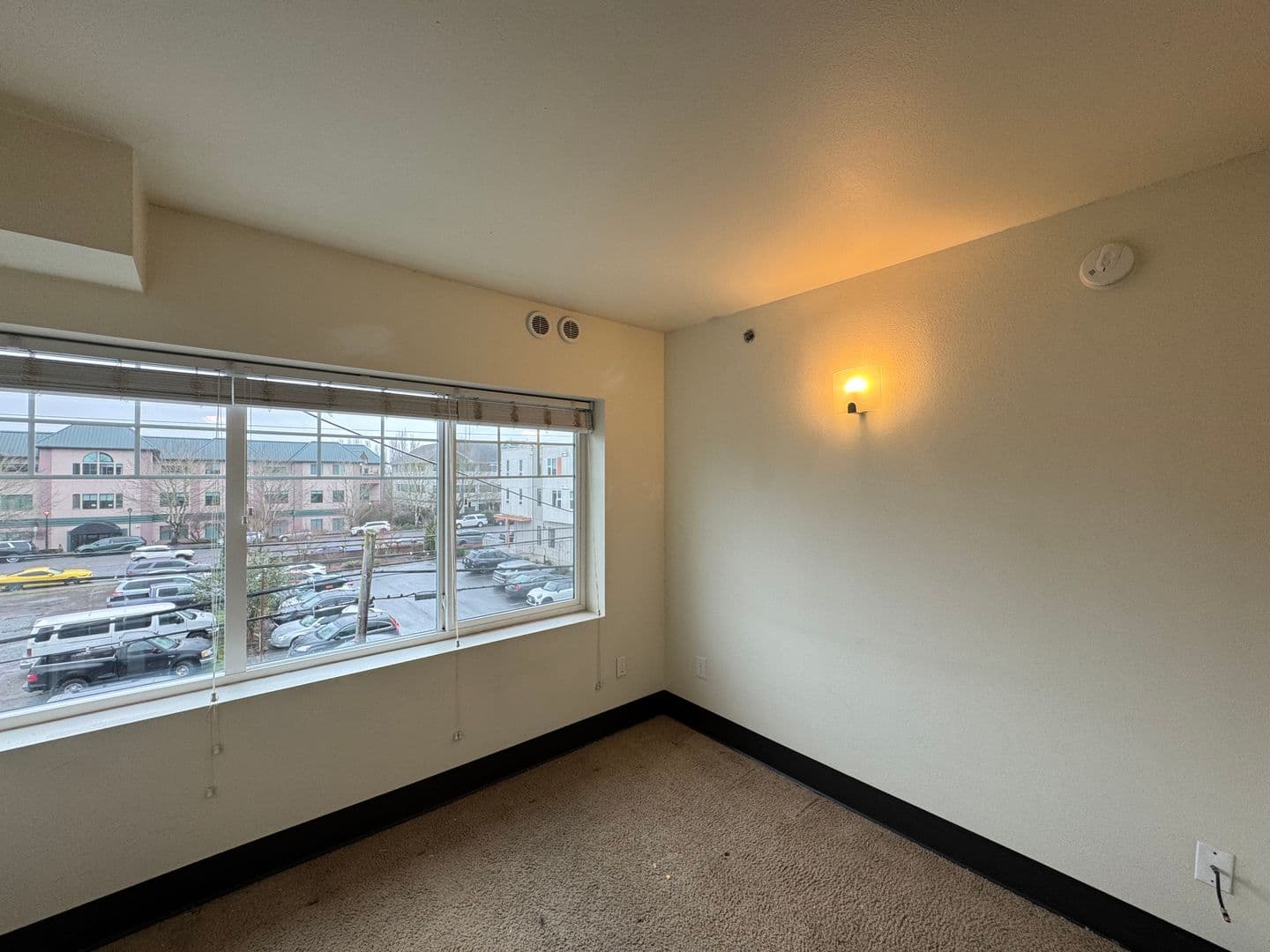Everett Apartment: 3515 Hoyt Ave
