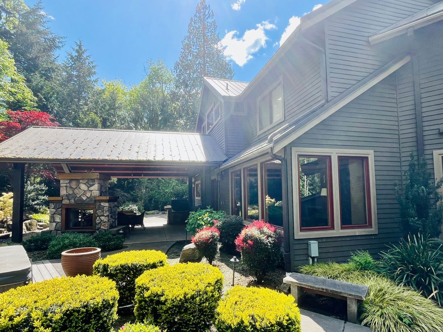 Sammamish House: 1130 Lancaster WAY SE