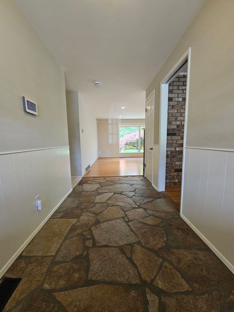 Bellevue House: 1609 121st Ave SE