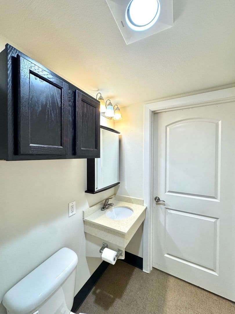 Everett Apartment: 3515 Hoyt Ave