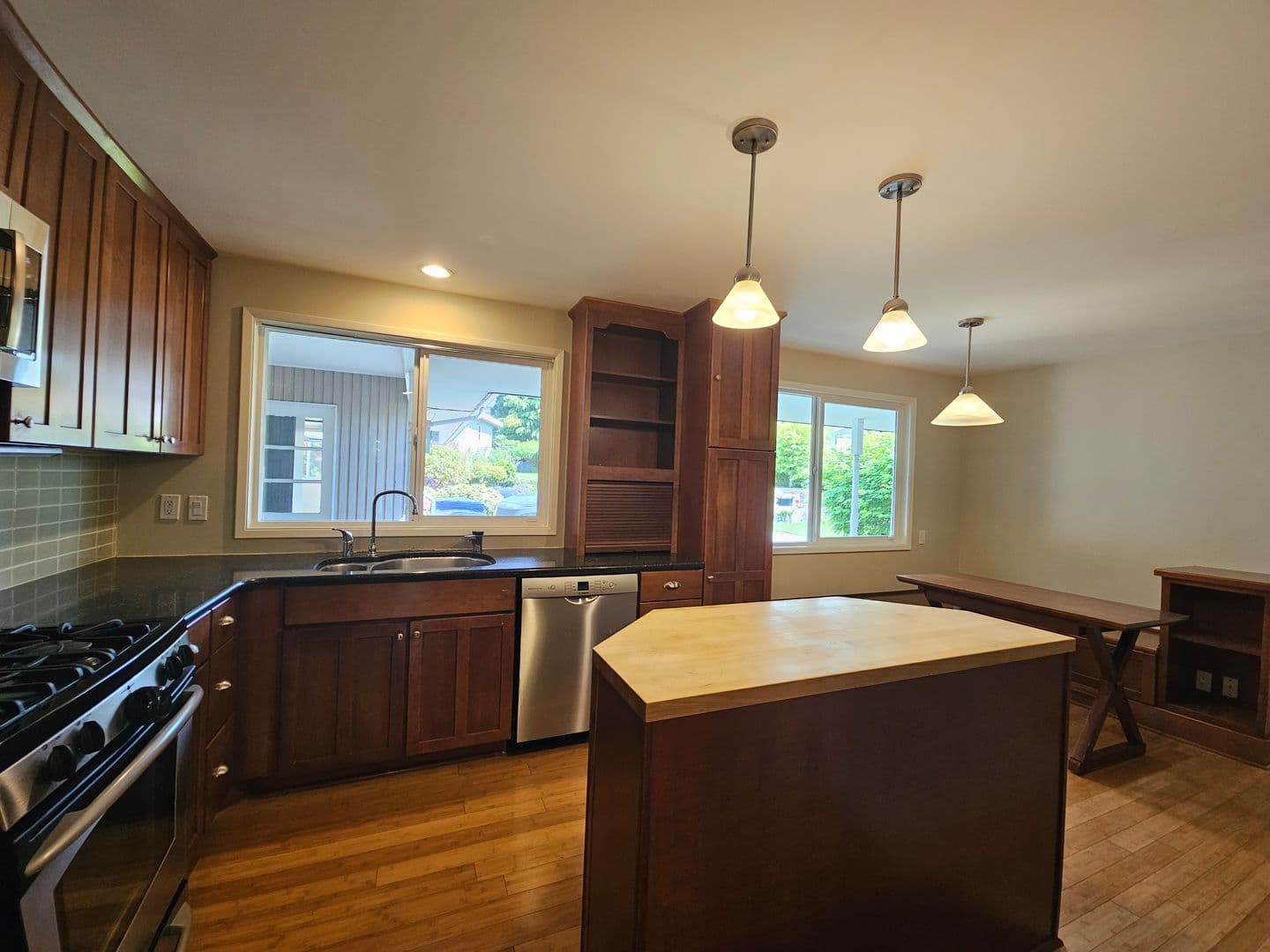 Bellevue House: 1609 121st Ave SE