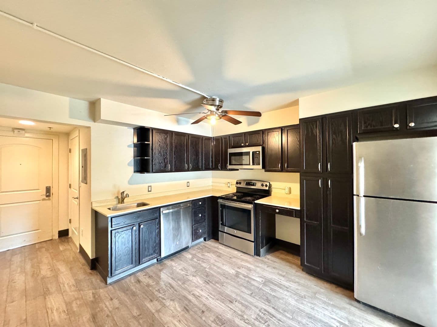 Everett Apartment: 3515 Hoyt Ave