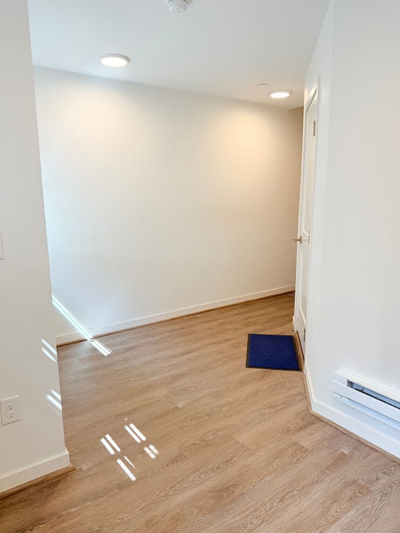Bellevue Townhome: 15887 NE 14th Rd Unit #7.3