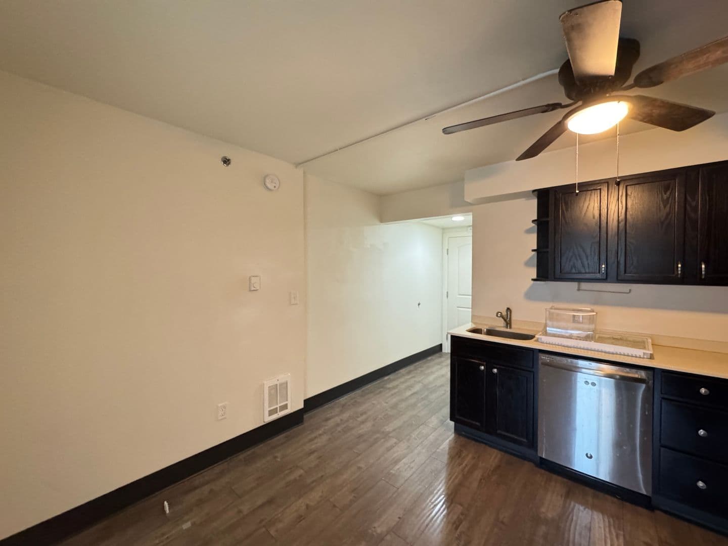 Everett Apartment: 3515 Hoyt Ave