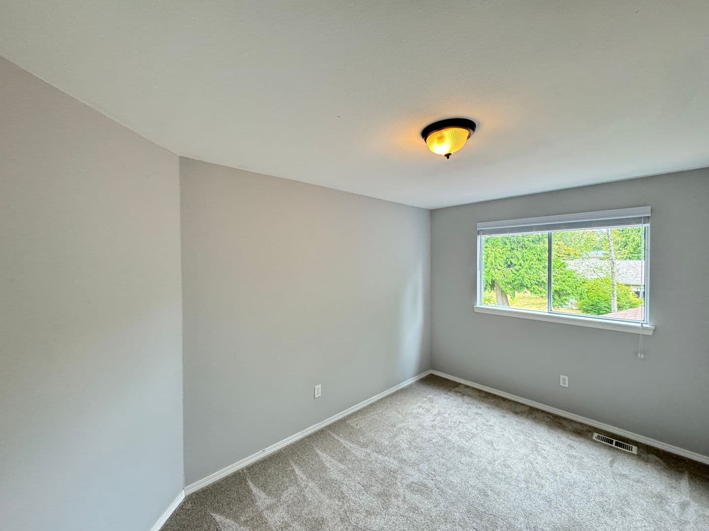 Lynnwood House: 16023 2nd Pl W