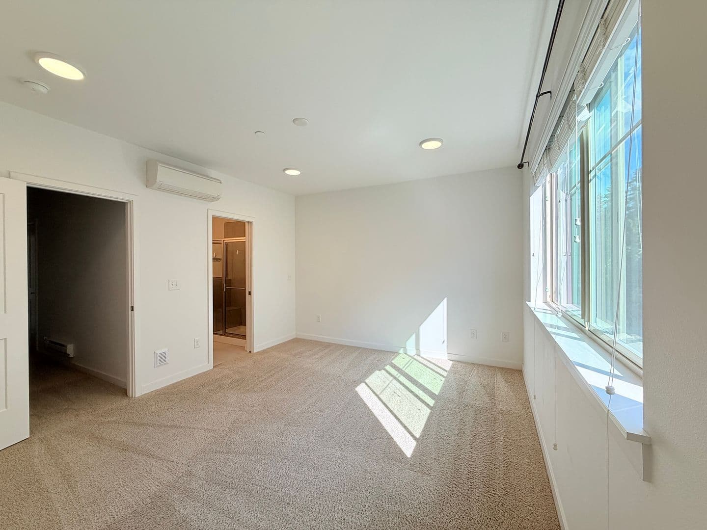 Bellevue Townhome: 15887 NE 14th Rd Unit #7.3